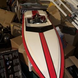 ✨STOLEN ✨30cc Gas Powered Boat 