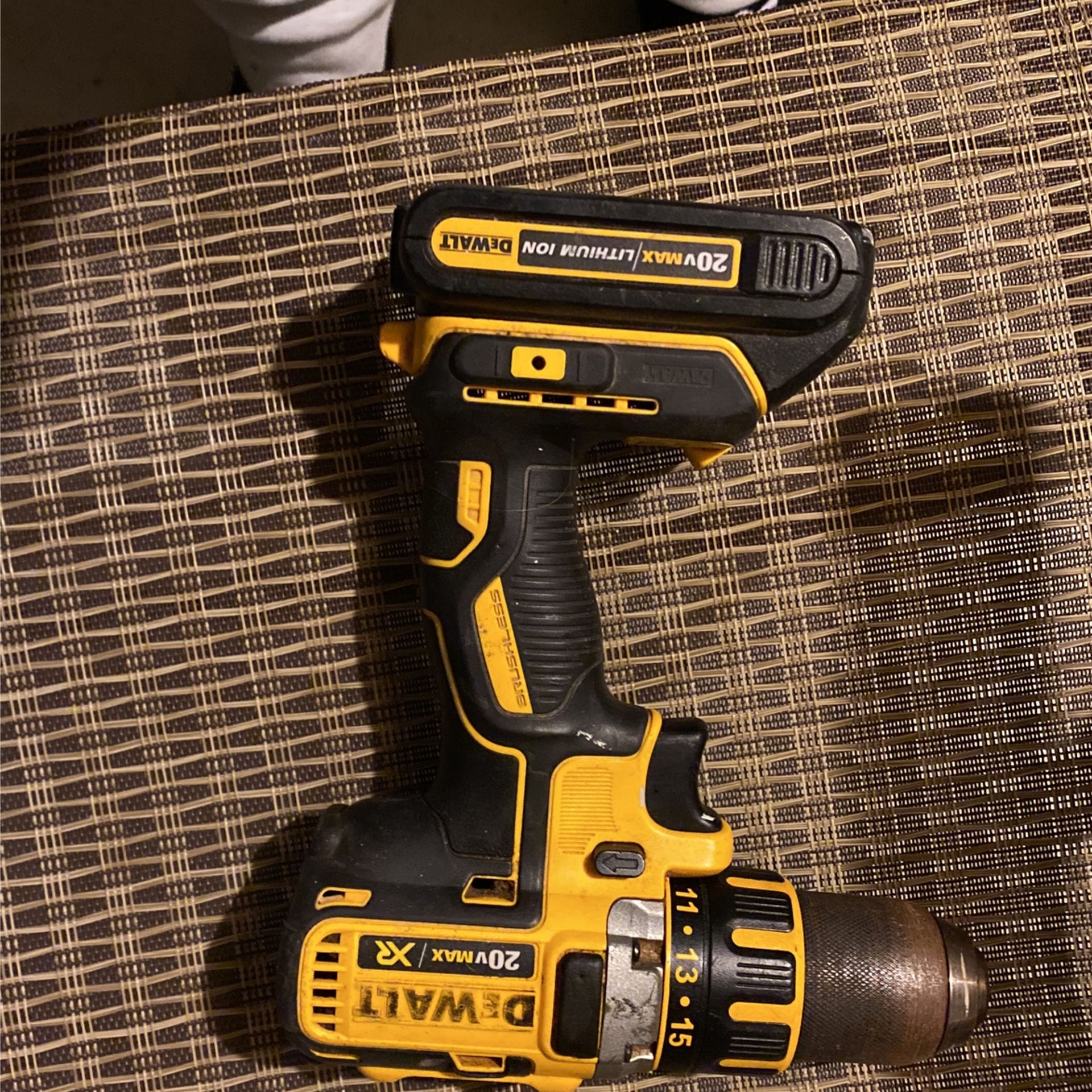 Dewalt 20 V Drill And Battery