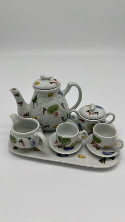 Child’s tea set