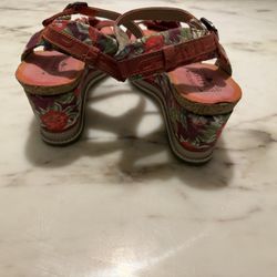 L'Artiste Women's Vienrose-Fleur Strap Sandals Size 40 Pink Wedge Floral