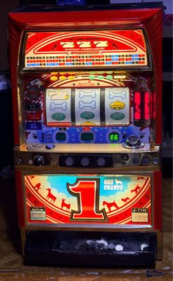 Real 777 Slot Machine  W/Chip