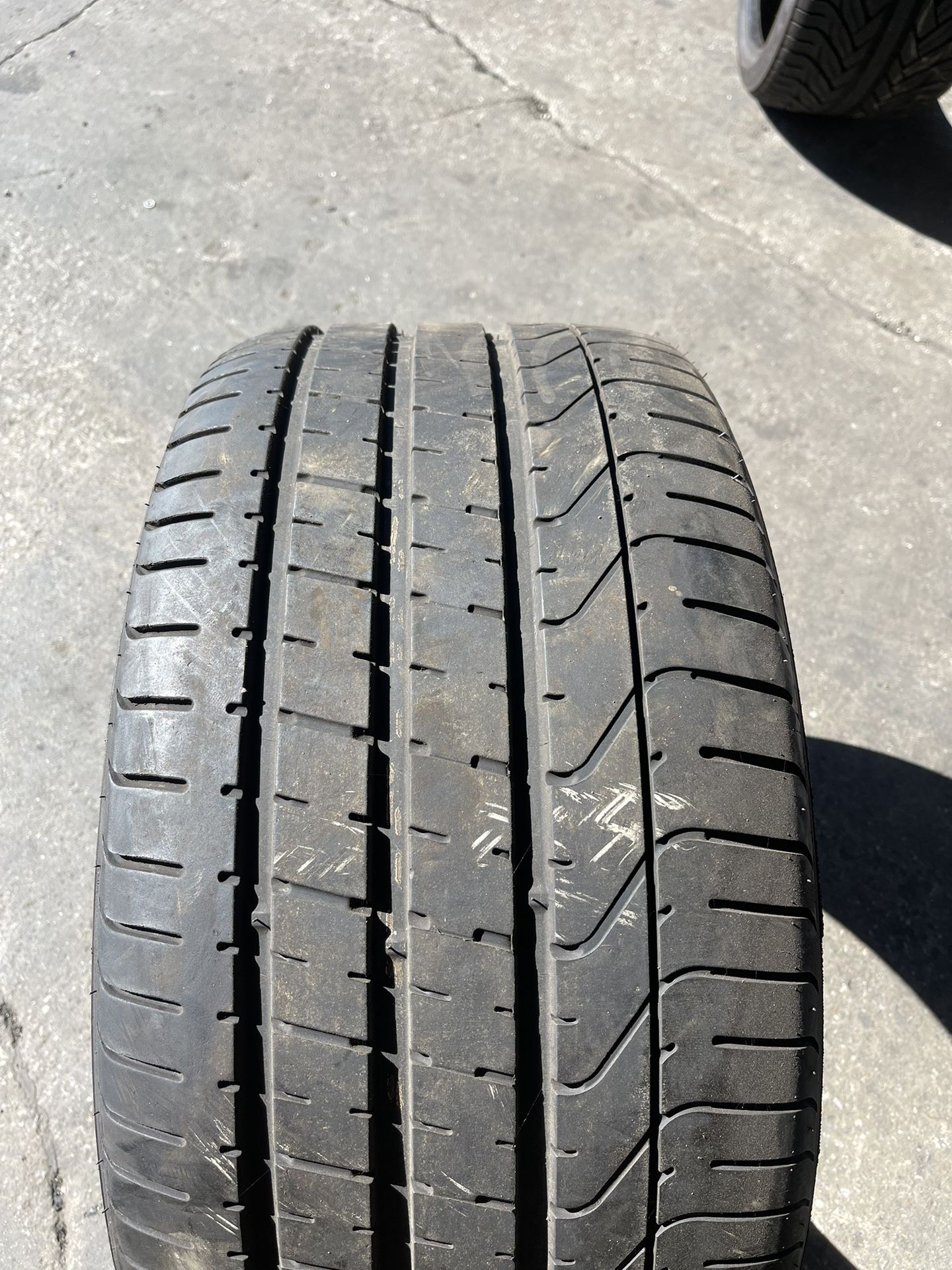 Used Tire 325/35/20