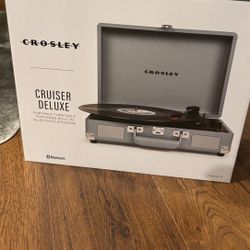 C-RO-S-L-EY CRUISER DELUXE Record Player 