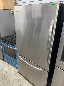 Amana bottom freezer in stainless steel