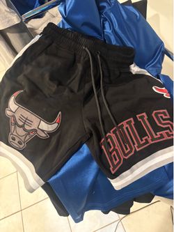 Men's bulls shorts size med