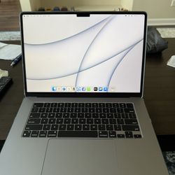 Apple MacBook Air 15 Inch M2. 8 GB.  256 GB SSD