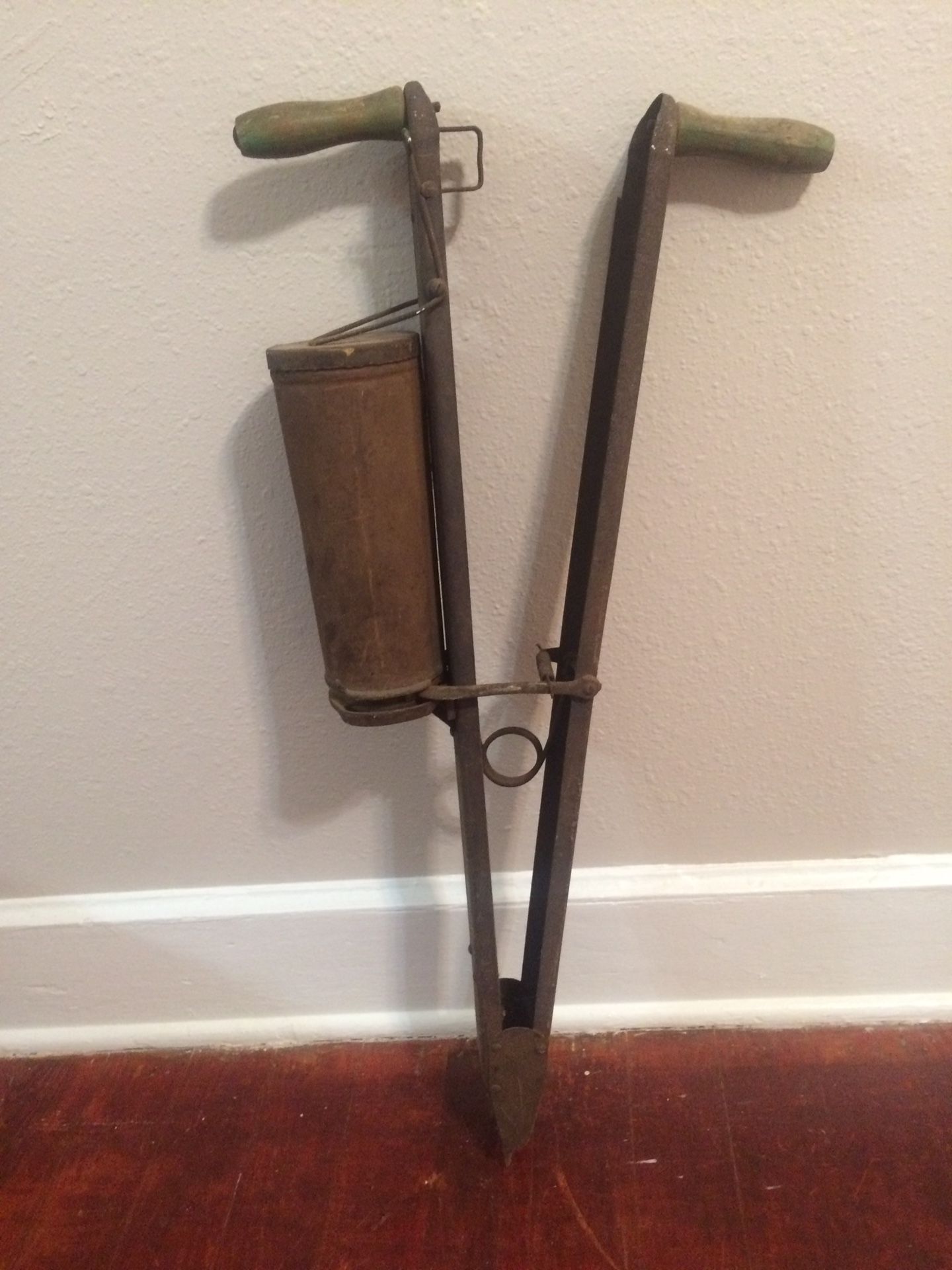 ANTIQUE PRIMITIVE Metal CORN PLANTER HAND SEEDER