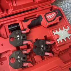 Milwaukee Pex Crimp Press Tool New 