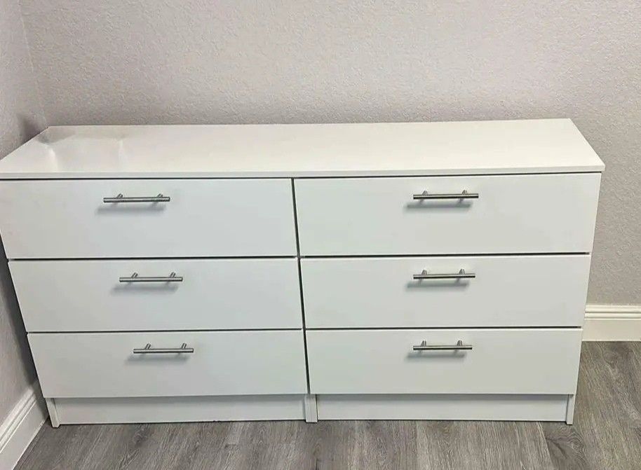 New Dresser // Cómoda Nueva 