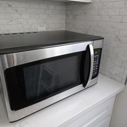 Hamilton Beach 1000 Watt Microwave Oven