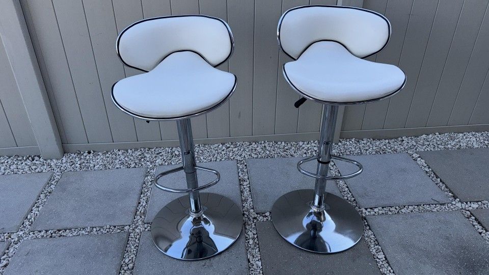 Modern adjustable height swivel bar stools