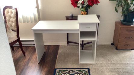 Computer desk