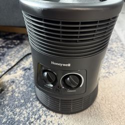 Honeywell HHF360B 1500W 360° Surround Indoor Heater Black: Portable Space Heater for Bedroom,