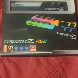 G.Skill Trident Z RGB 16 GB (2 x 8 GB) DDR4-3200 CL16