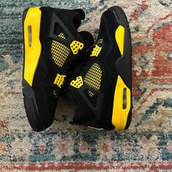 Air Jordan 4 Retro - Thunder Size 8 M