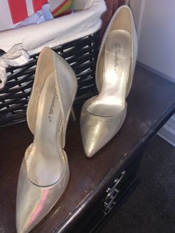 Gold Pump shoes