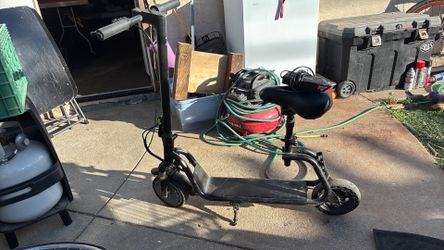Electric scooter still works 19 mph no brakes randomly turns off with charger Electric scooter still works 19 mph no brakes randomly turns off with ch