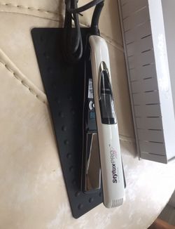 Titanium Plates Vibrating Flat Iron 