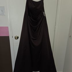 David's Bridal Dark Strapless Gown with Sparkly Detail

Size 16 (women)
