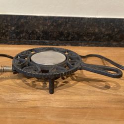 Williamsburg Cast Iron Electric Warmer trivet 