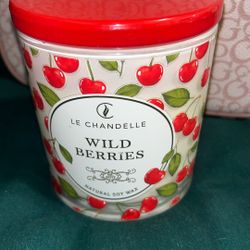 Le Chandelle Wild Berries Candle 