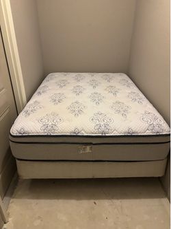Free: Complete queen size bed set.