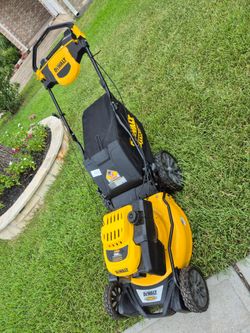 Dewalt Gas Mower 196cc comercial engine Self Propelled RWD used working good condition trabajando muy bien
