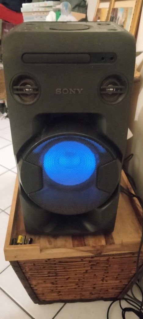 Sony Mhc-v11 All In One Party Speaker W/ Radio Bluetooth Cd Usb Karaoke Port