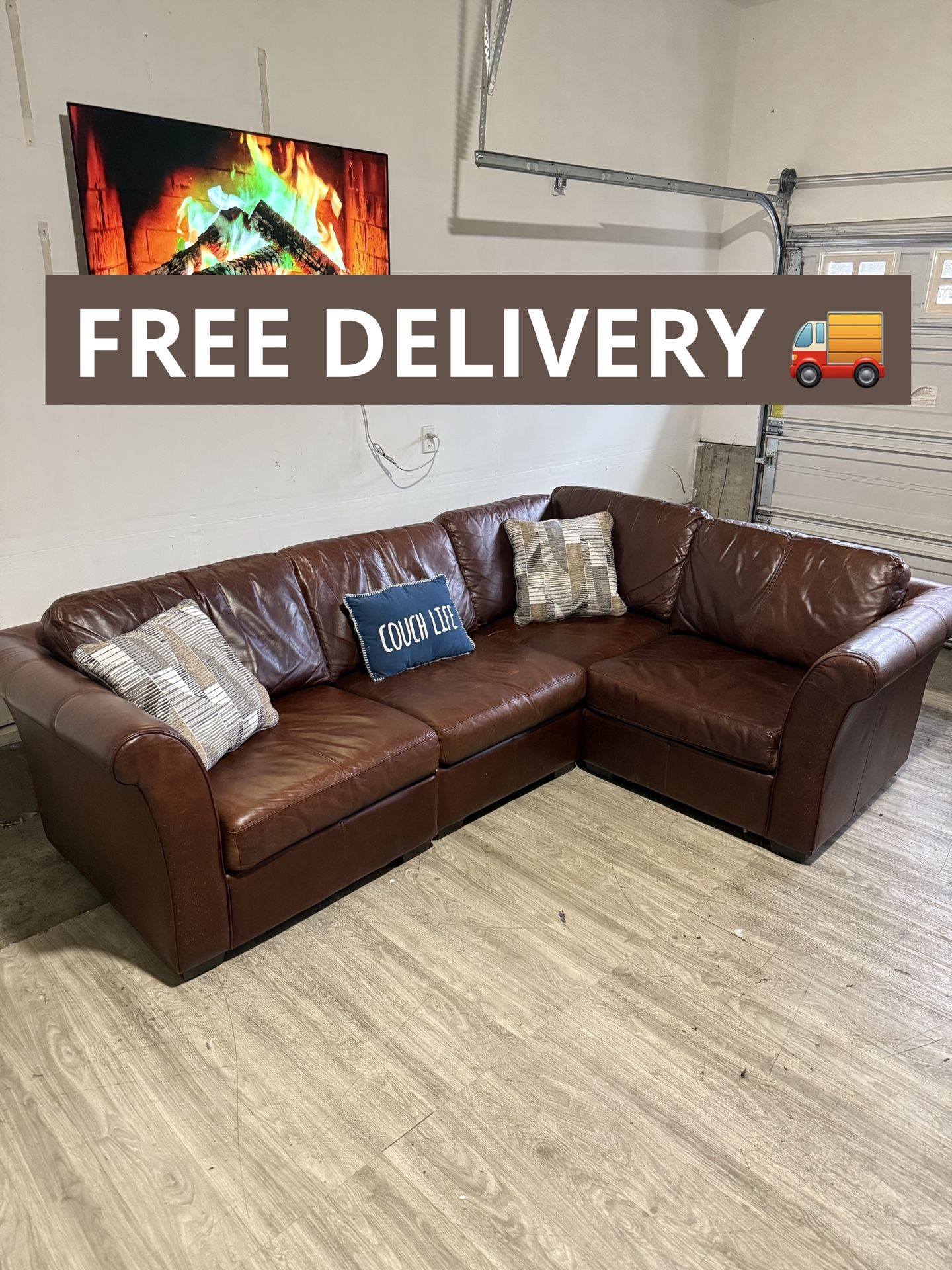 Genuine Leather Sectional Couch 🛋️- FREE DELIVERY 🚚 