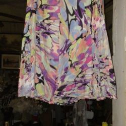 LIFE STYLE CO. JUNIOR'S SKIRT, SIZE SMALL.