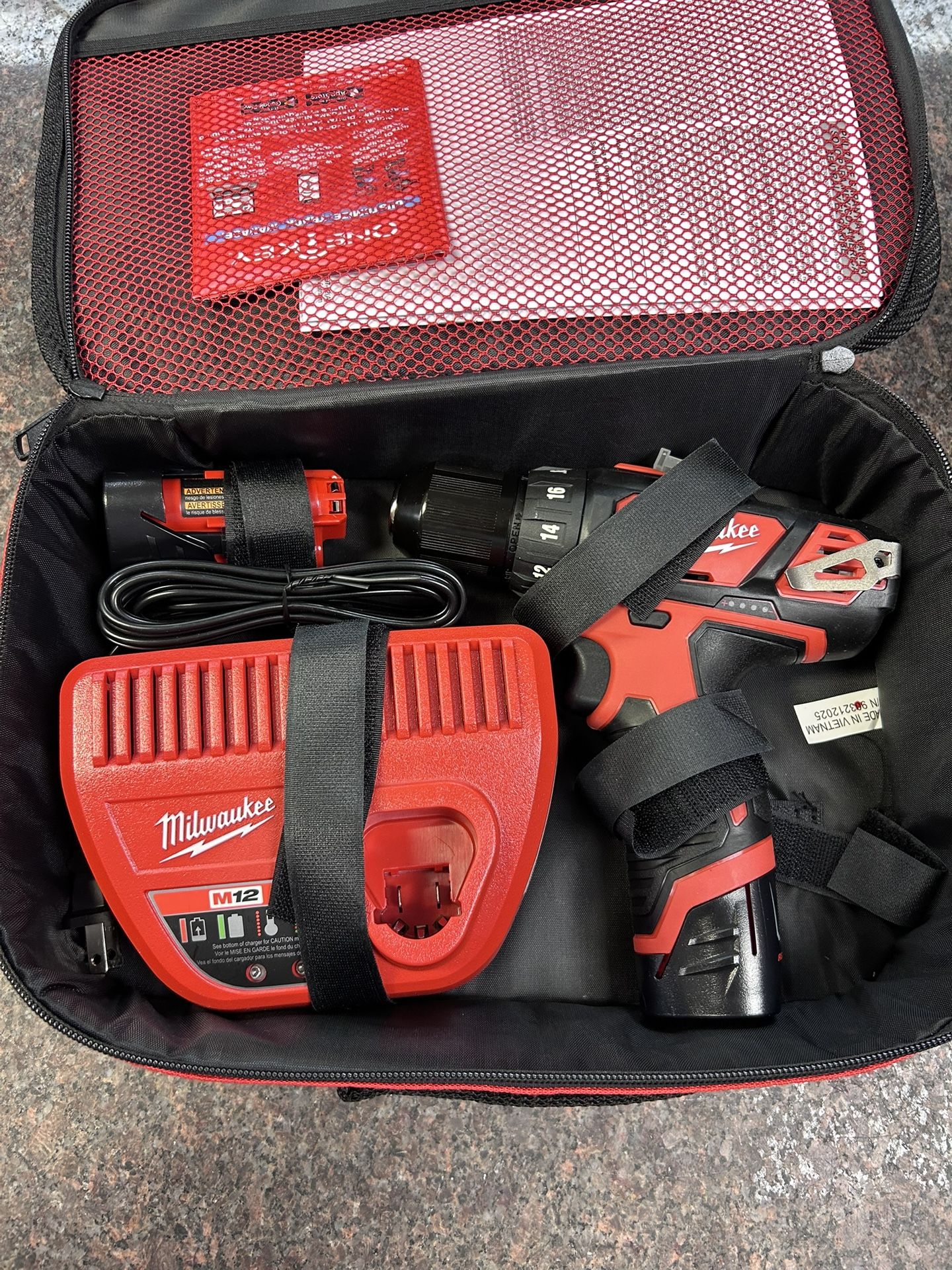 Milwaukee M12 Drill Set