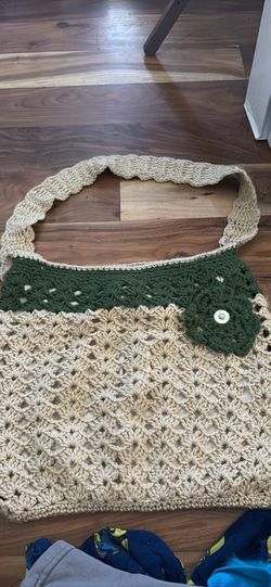 Knitted purse