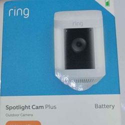 Ring Spotlight Cam Plus (Battery) |  Two-way communication, color night vision and security siren (2