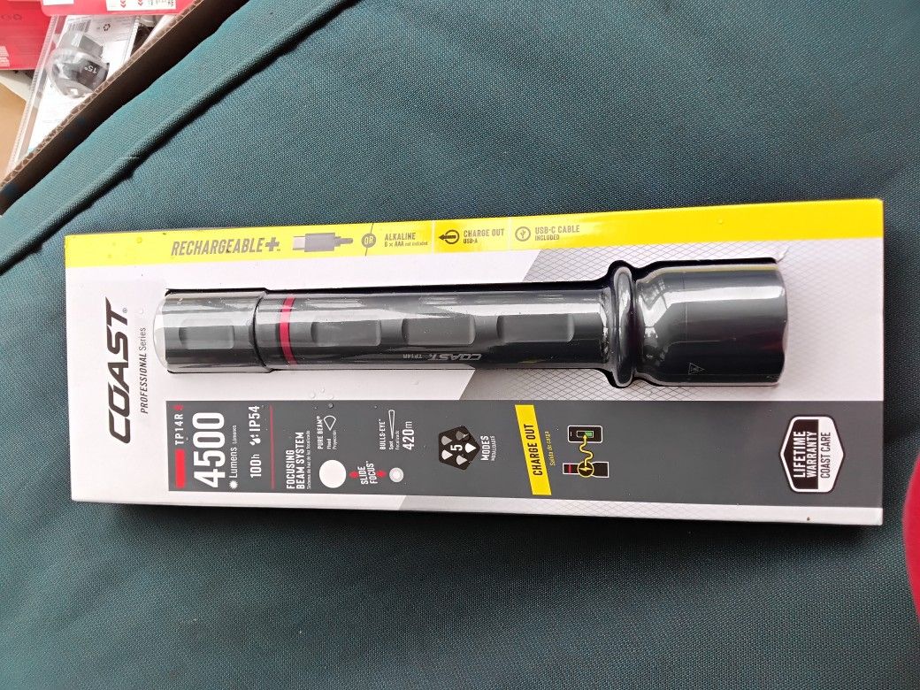 Coast 4500 Lumens Flashlight