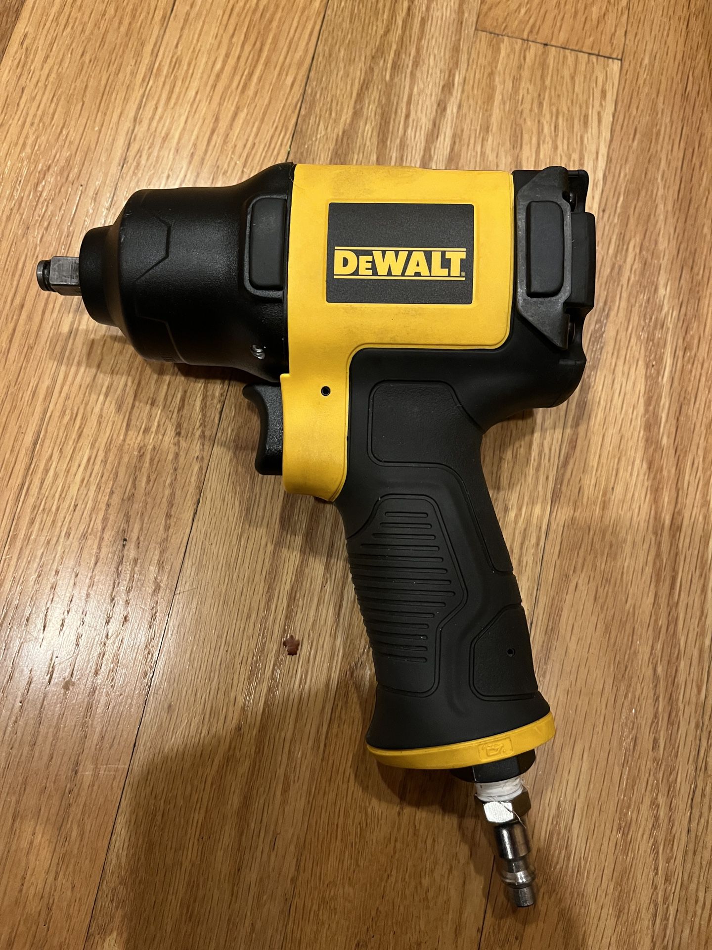 DeWalt DWMT70775 3/8” Impact Wrench