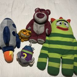 Brobee, Garfield, Lotso, Chuck E Cheese And Rocket Plush Plushy Plushies