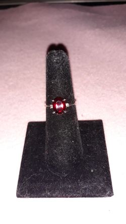 1.54 tcw Garnet and diamond ring