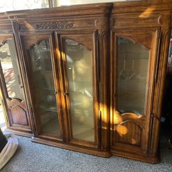 Beautiful Vintage China Cabinet In Great Condition, See All Pictures