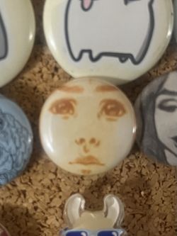Zoomed in Face - 1 inch can badge pin