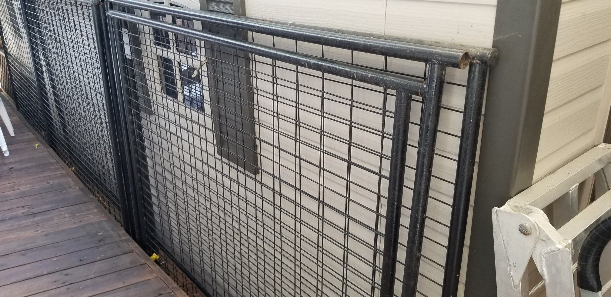 Dog run fence/gate