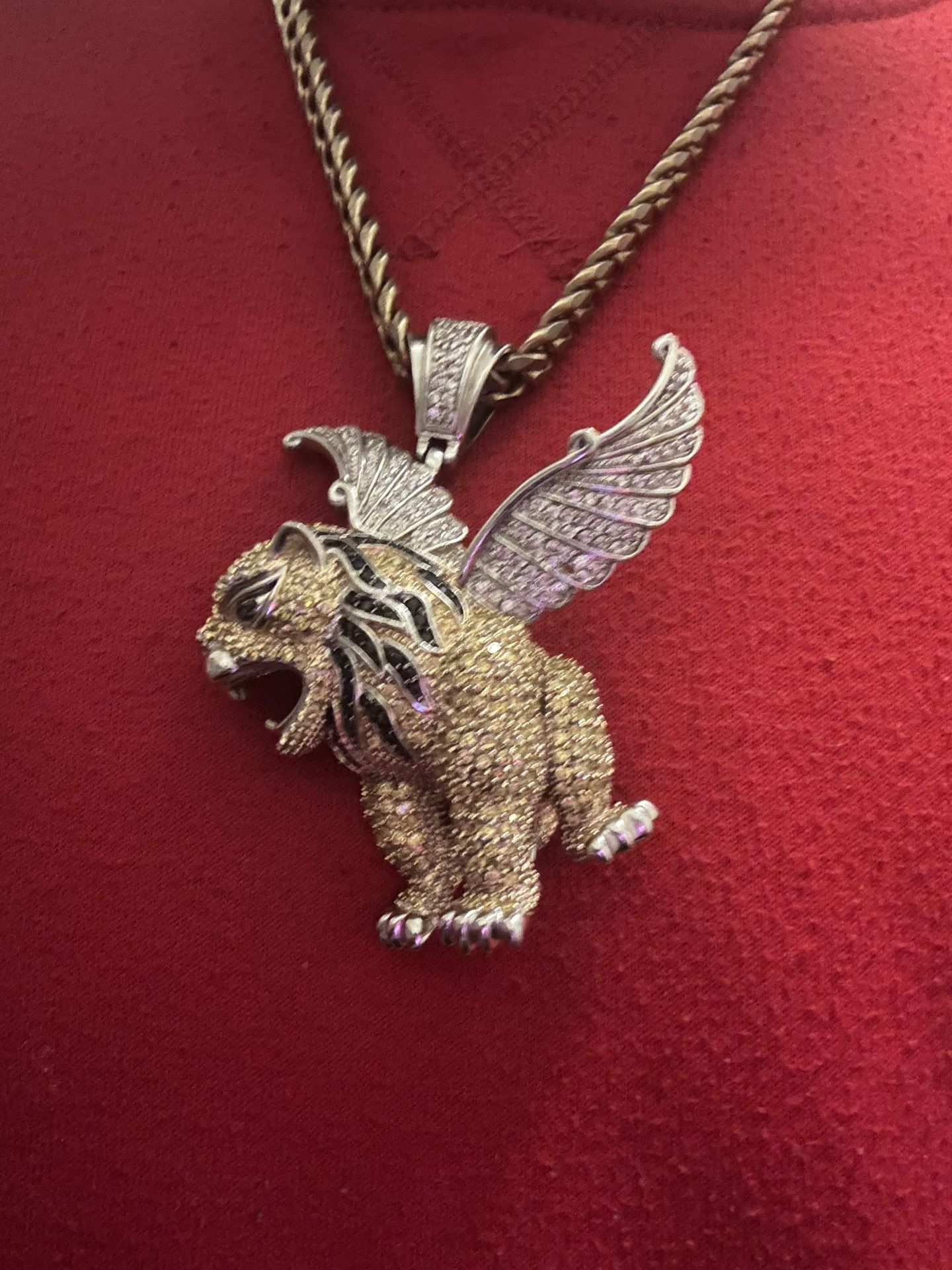 Gold An Diamond Pendant