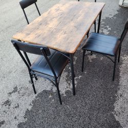 Table & Chairs 