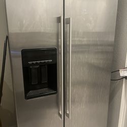 Refrigerator 