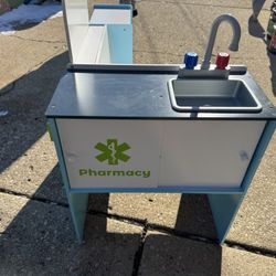 Kids Wooden Hospital Medical Centre Doctor Pretend Role Play Toy Set