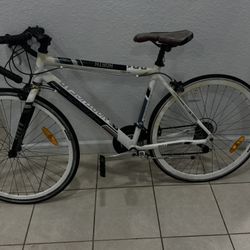 Project Road Bike North gear 901. Flat Tires and other details . Frame I’m Aluminum. Wheels 700X18 