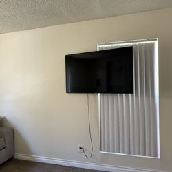 Samsung TV 50” 4k Moving Sale. Best Offer Located At 92020