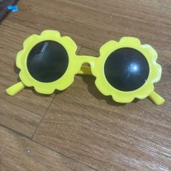  yellow, flower-shaped novelty sunglasses