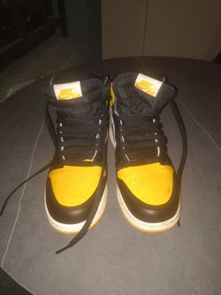 Condition: Used / Fair to Good  Air Jordan 1 Retro High OG (GS) "Taxi"Youth 6Y (Fits a standard US Women's size 7.5) Taxi Yellow / Black / White