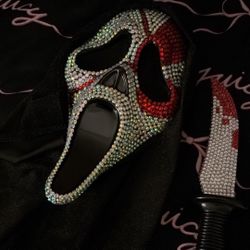 scream bedazzled mask and prop