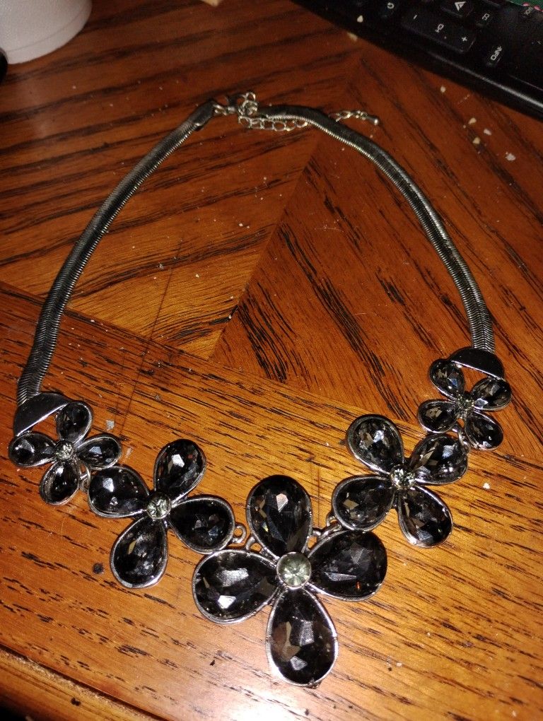Beautiful BLACK 🖤 Gem Necklace 